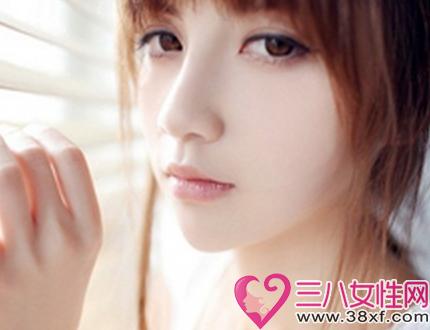 嘴唇上长痘痘原因及其解决方法-www.38xf.com