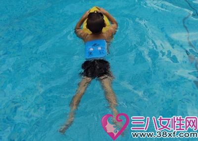 学游泳的技巧 初学者必知的经验