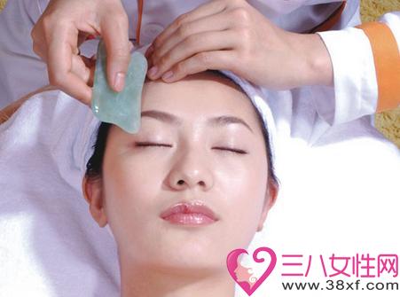 刮痧的作用有哪些 刮痧的好处与禁忌-三八女性