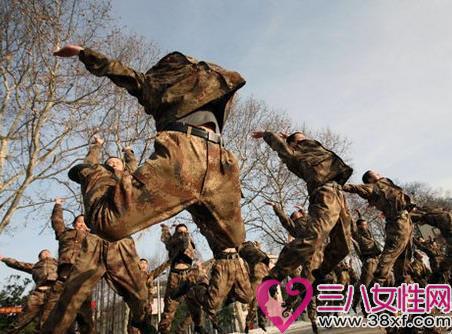 腿部力量训练方法 如何锻炼腿部力量穿出模特