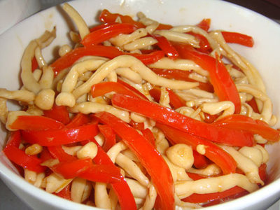 大紅椒炒雞腿菇