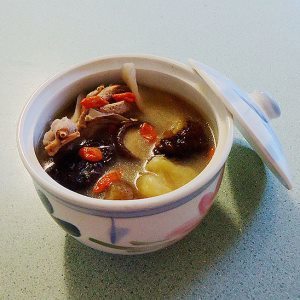 海参花胶煲鹌鹑汤
