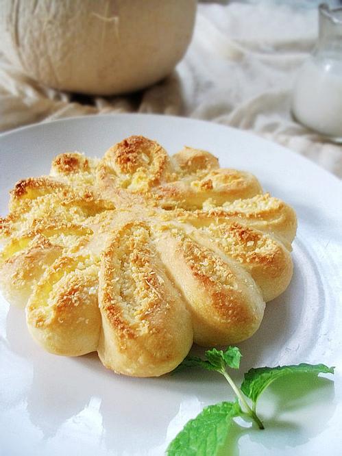 花形椰蓉面包