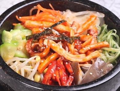 韩国鱿鱼石锅拌饭