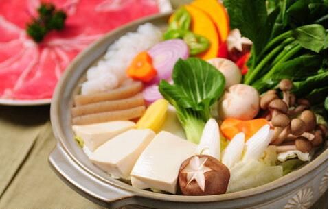 手脚冰凉怎么办 按摩食补一个都不能少