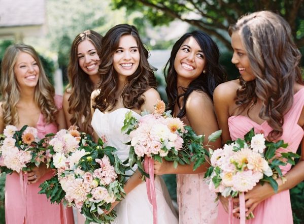 伴娘服选怎么颜色好 盘点各色伴娘服