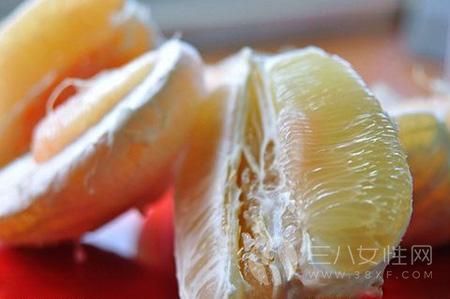 柚子皮可以怎么用 去异味还能润喉生津