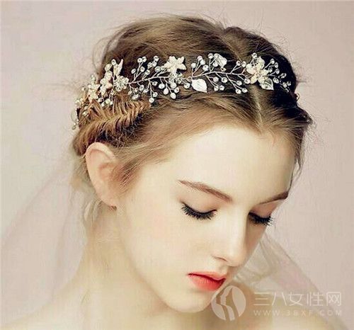 优雅甜美的新娘发型有哪些 学会这些变身完美新娘