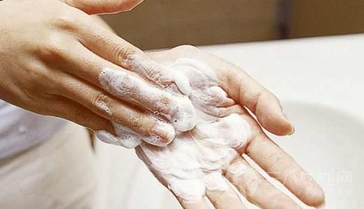 秋冬使用洗面奶的正确方法 用对洗面奶才有好皮肤