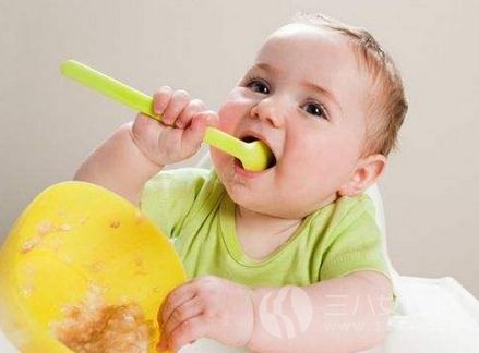 婴儿几个月可以吃辅食