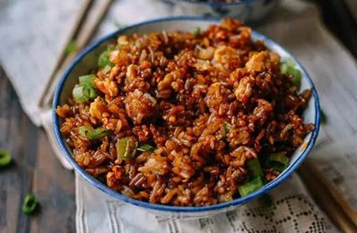 剩米饭这样炒   一口气能吃十碗