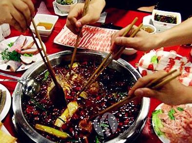 冬天涮火锅什么食材好吃 涮火锅的注意事项