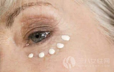 眼下有脂肪粒怎么办 如何去除脂肪粒