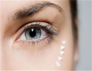 用眼霜过敏怎么办 眼霜过敏有什么症状