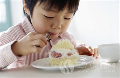 宝宝常吃甜食的危害有哪些.png