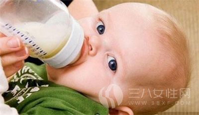 宝宝吃母乳和奶粉.png