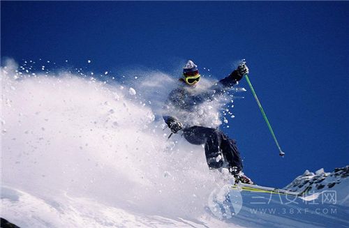 男子滑雪引發雪崩是怎麼回事 滑雪有什麼技巧4.png