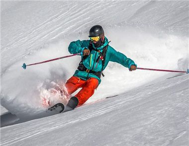 男子滑雪引发雪崩是怎么回事 滑雪有什么技巧
