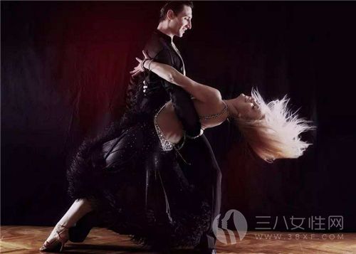 女生跳拉丁舞的好处有哪些 拉丁舞有哪些动作2.png