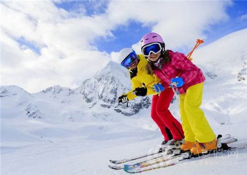 男子滑雪引发雪崩是怎么回事 滑雪有什么技巧2.jpg
