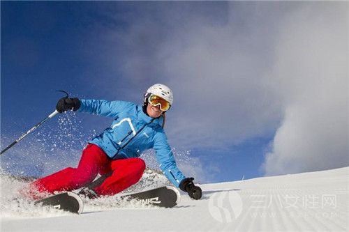 男子滑雪引发雪崩是怎么回事 滑雪有什么技巧1.jpg