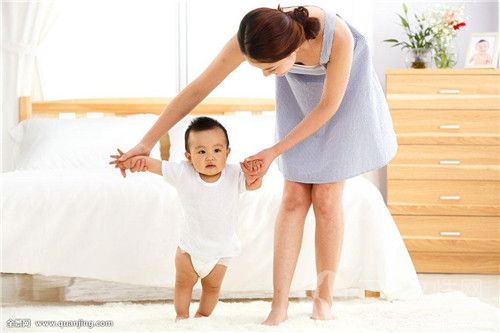 怎樣教寶寶學走路.jpg