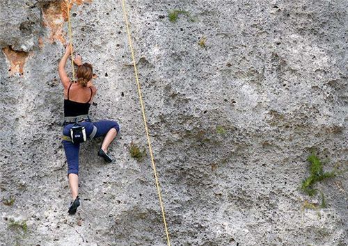 攀岩可以锻炼哪些能力 攀岩需要注意什么2.png