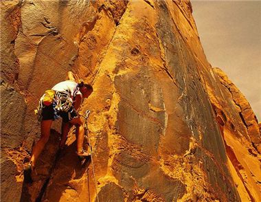 攀岩可以锻炼哪些能力 攀岩需要注意什么