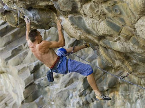 攀岩可以锻炼哪些能力 攀岩需要注意什么3.png