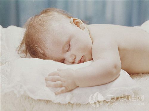 新生儿在什么时候用枕头.jpg