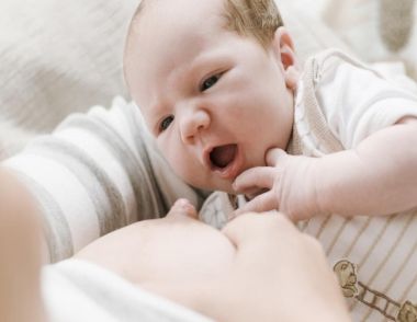 寶寶吃奶老是咬奶頭應該怎麼辦 如何護理被寶寶咬傷的乳頭
