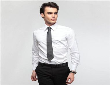 男性该如何正确挑选衬衫 衬衫要如何搭配才能显得好看