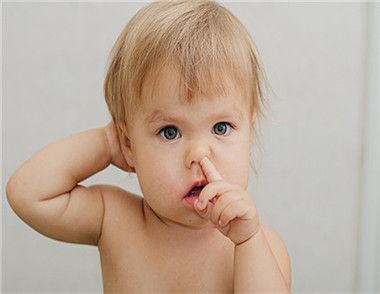 寶寶摳鼻子的壞處有哪些 嬰兒鼻子有血絲是怎麼回事