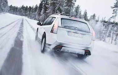 结冰道路可以开车吗  路面结冰怎么开车