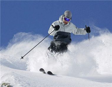 如何确保滑雪安全 滑雪有技能就不会受伤吗