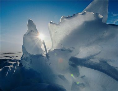 居民樓現巨型冰淩是怎麼回事 冰淩是怎麼形成的