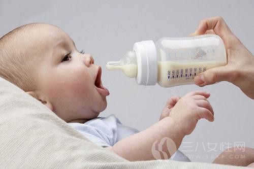 宝宝喝牛奶·.jpg