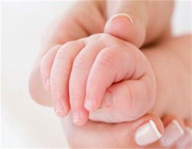 寶寶指甲劃傷臉怎麼辦 寶寶多大可以剪指甲