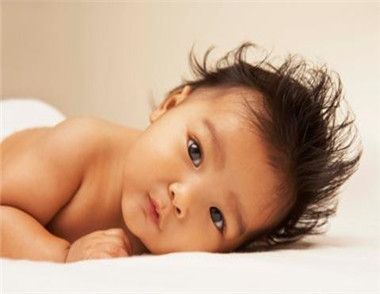 寶寶後腦勺頭發稀少是什麼原因 寶寶頭發豎起來是怎麼回事