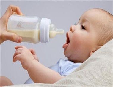 宝宝发生呛奶了怎么办 如何防止宝宝呛奶