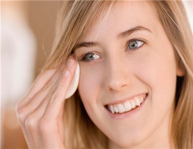 眼部卸妝的步驟 眼部卸妝和唇部卸妝可以通用嗎