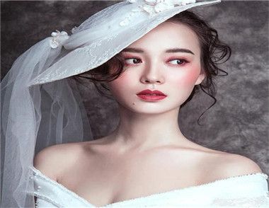 結婚當天怎樣化新娘妝好看 結婚當天新娘怎麼選擇妝容