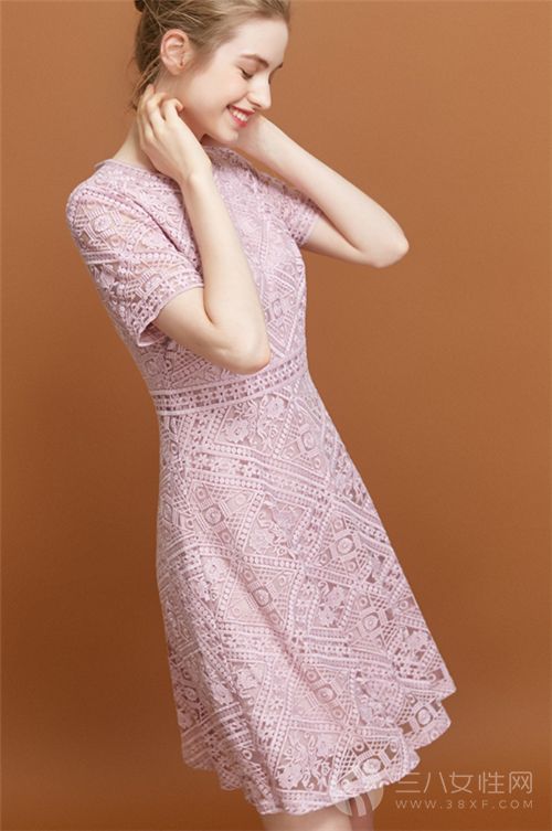 粉色蕾丝裙.png