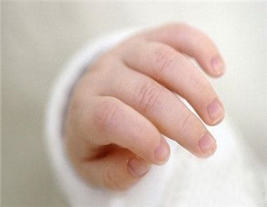 宝宝指甲扁平是什么原因 宝宝指甲扁平怎么改善