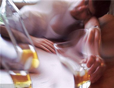 酒精中毒的病因 酒精中毒的并发症有哪些