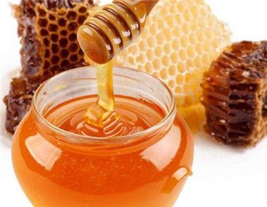 枇杷蜂蜜的功效有哪些 孕妇可以喝枇杷蜂蜜吗