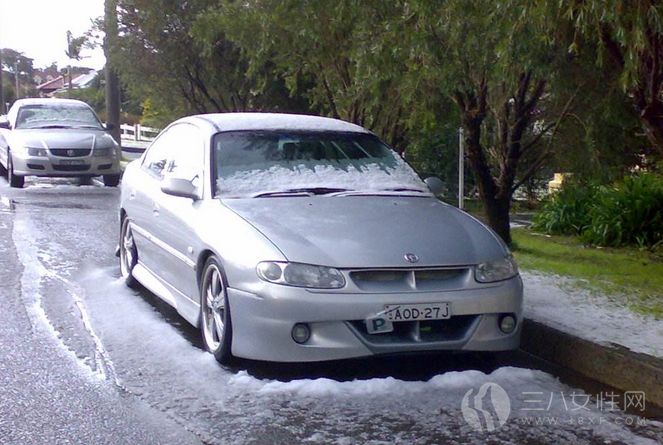 下冰雹如何保护自己的汽车.png