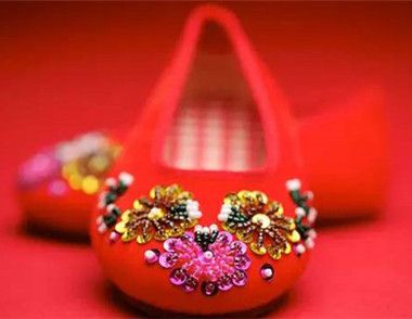 中式嫁衣鞋子搭配推荐 ​不同种类的中式礼服配怎么搭配鞋子