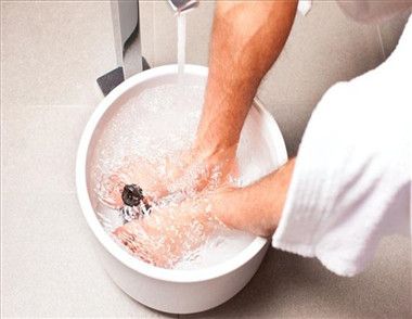 泡脚为何会对人体有益处 夏季泡脚有哪些好处