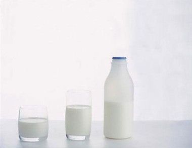 全脂牛奶和脱脂牛奶有什么区别 喝牛奶要注意什么